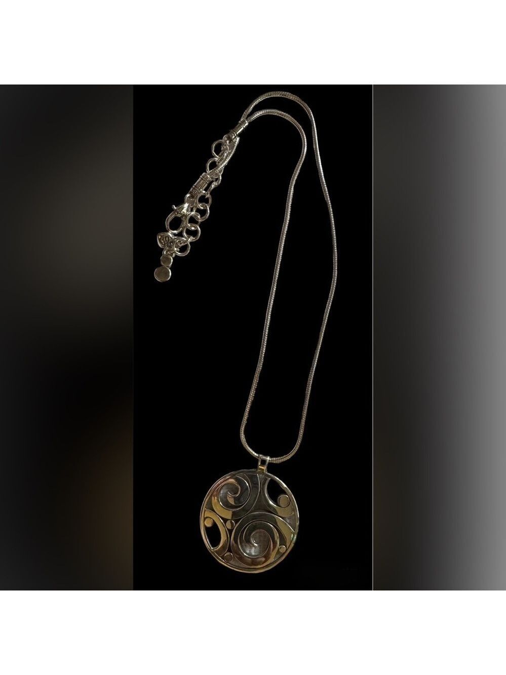 Vintage Brighton London Groove Necklace 
Silver plated with crystals.
